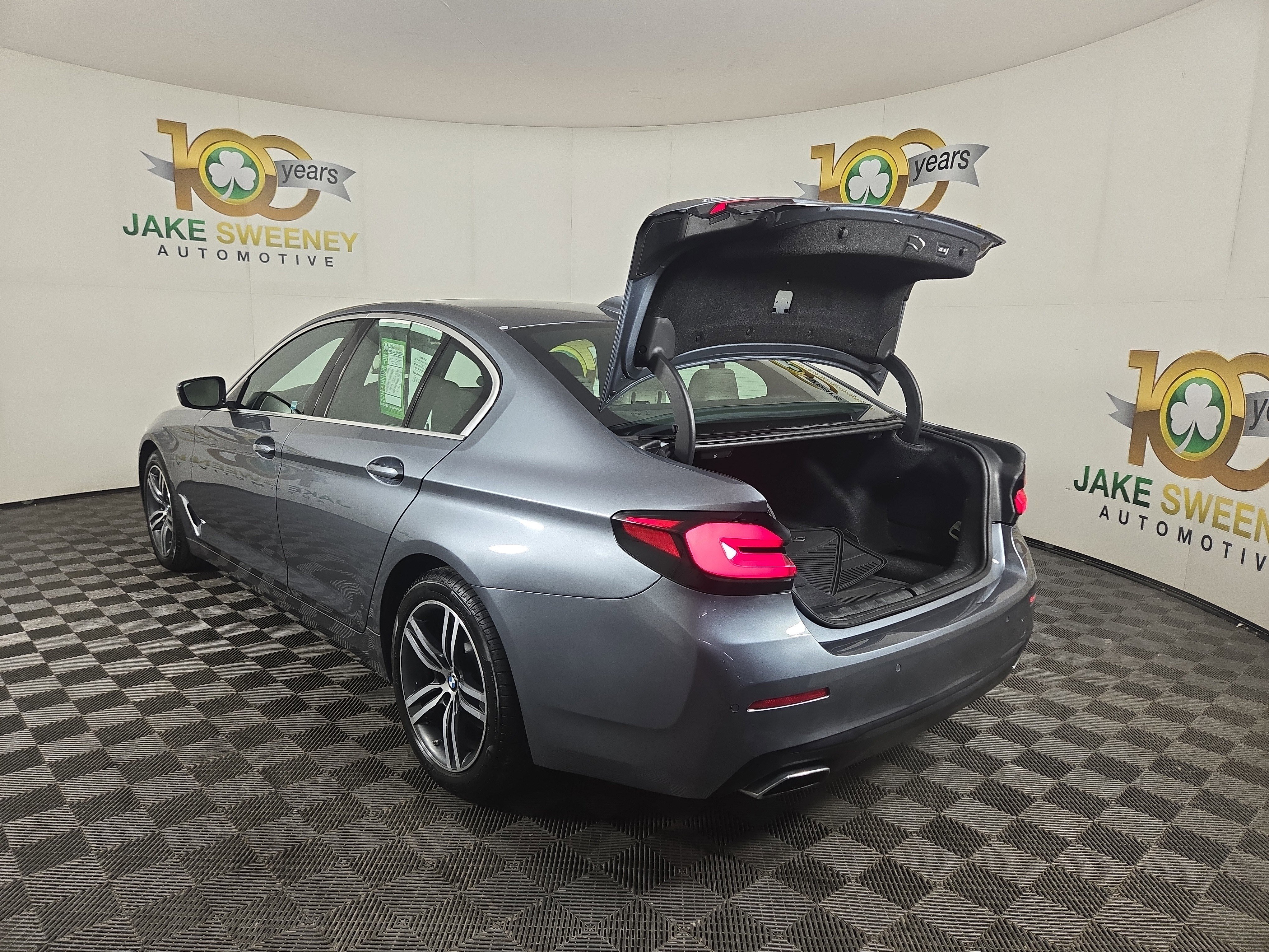 Used 2022 BMW 530i xDrive w/ Executive Package image 32