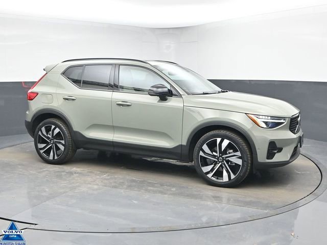 Used 2023 Volvo XC40 B5 Plus w/ Driver Assist Package image 1
