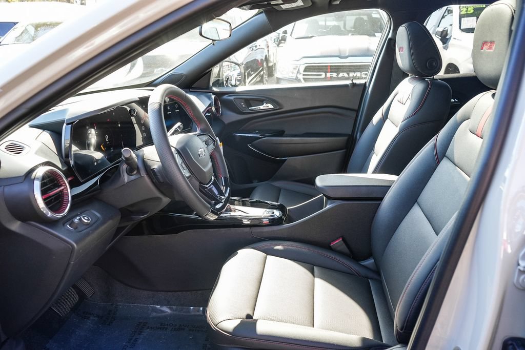 New 2026 Chevrolet Trax RS w/ Sunroof Package FWD image 17