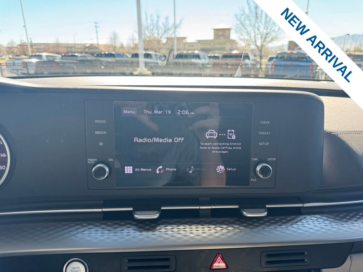 Used 2022 Kia Carnival LX image 22