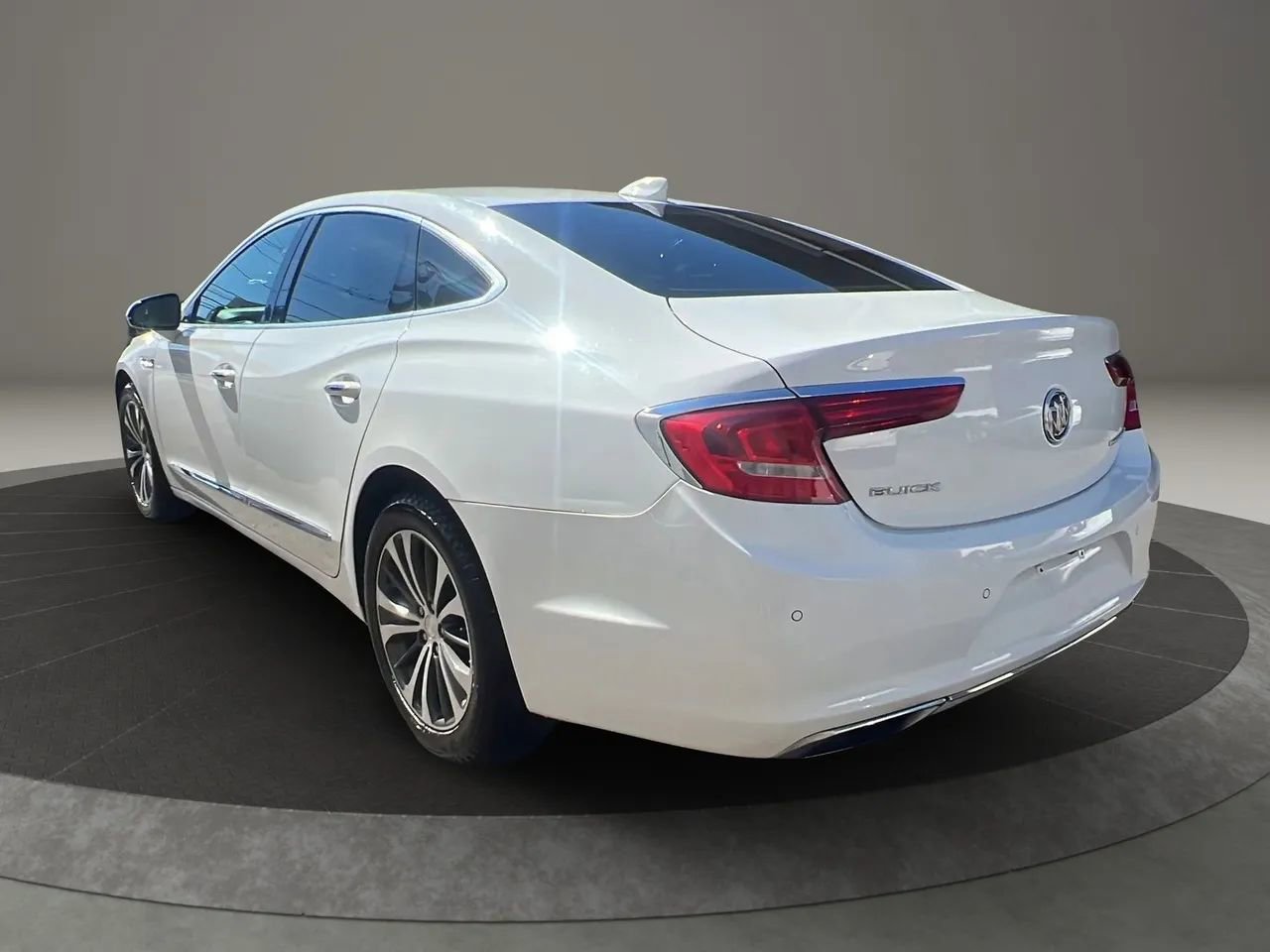 Used 2017 Buick LaCrosse Preferred image 8