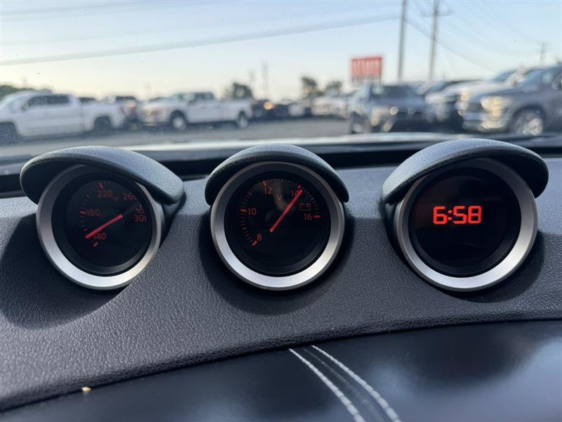 Used 2010 Nissan 370Z Touring RWD image 19
