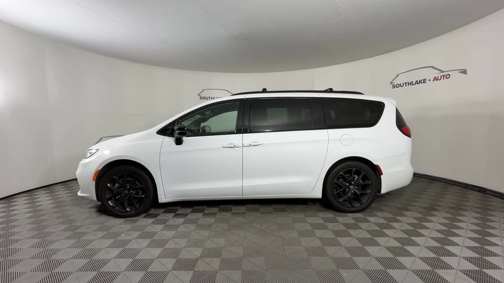 Used 2025 Chrysler Pacifica Limited FWD image 7