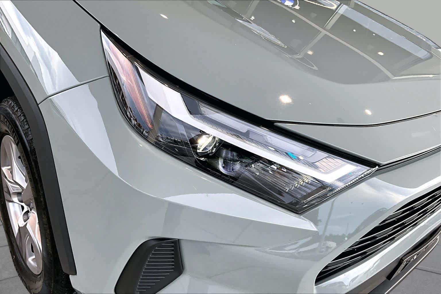 Used 2022 Toyota RAV4 XLE w/ Convenience Package FWD image 26