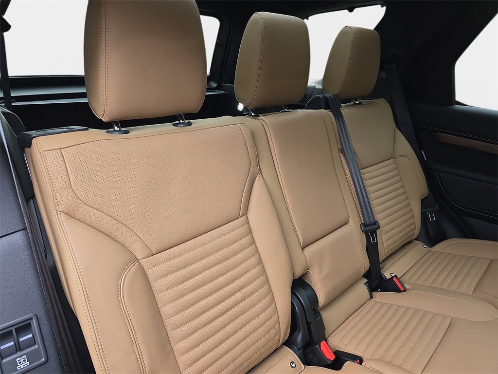 New 2025 Land Rover Discovery Dynamic SE image 12
