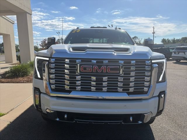 Used 2024 GMC Sierra 2500 Denali w/ Technology Package AWD/4WD image 3