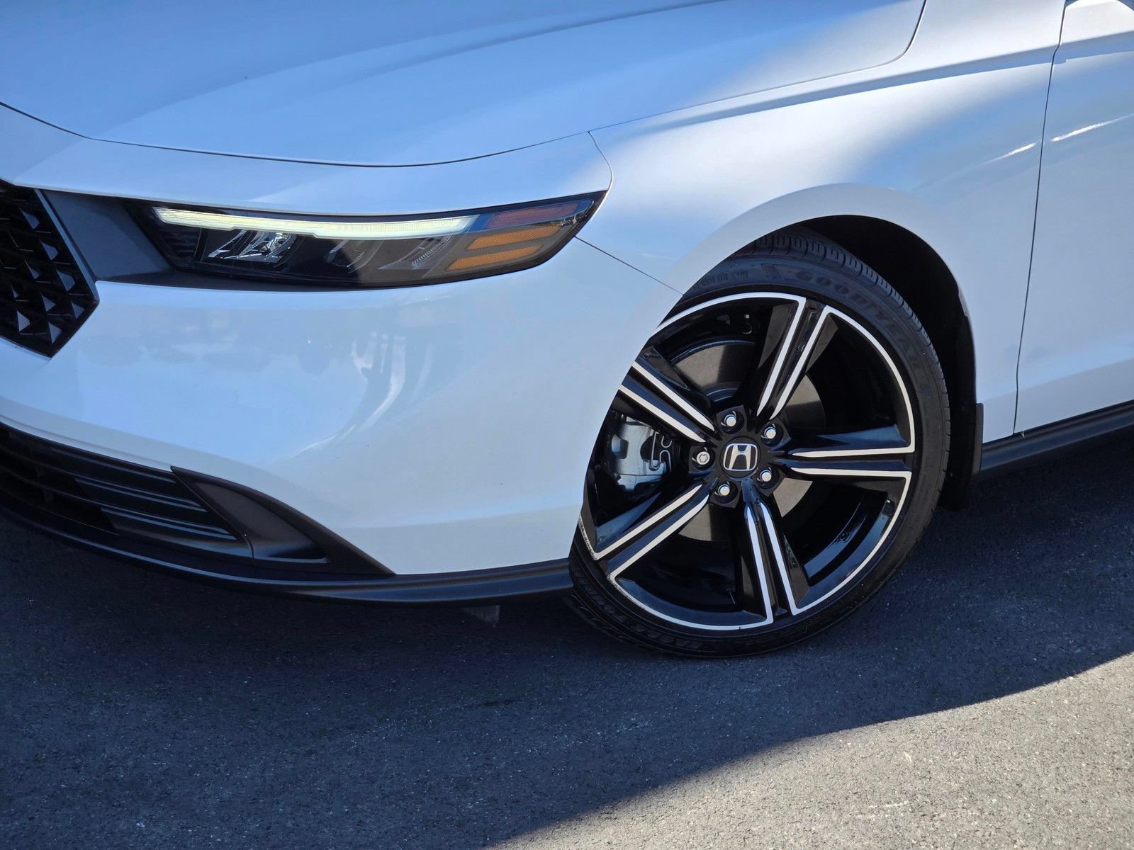 Used 2023 Honda Accord Sport image 9