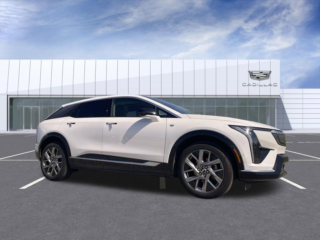 Certified 2025 Cadillac Optiq Luxury 2 w/ LPO, Floor Liner Package AWD/4WD image 1