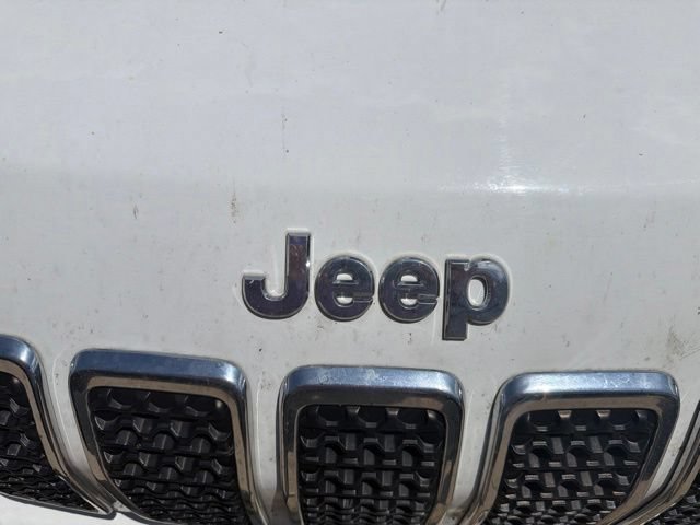 Used 2020 Jeep Cherokee Latitude w/ Cold Weather Group AWD/4WD image 11