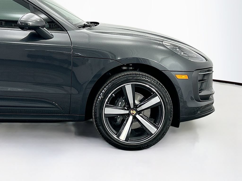 Used 2026 Porsche Macan AWD/4WD image 11