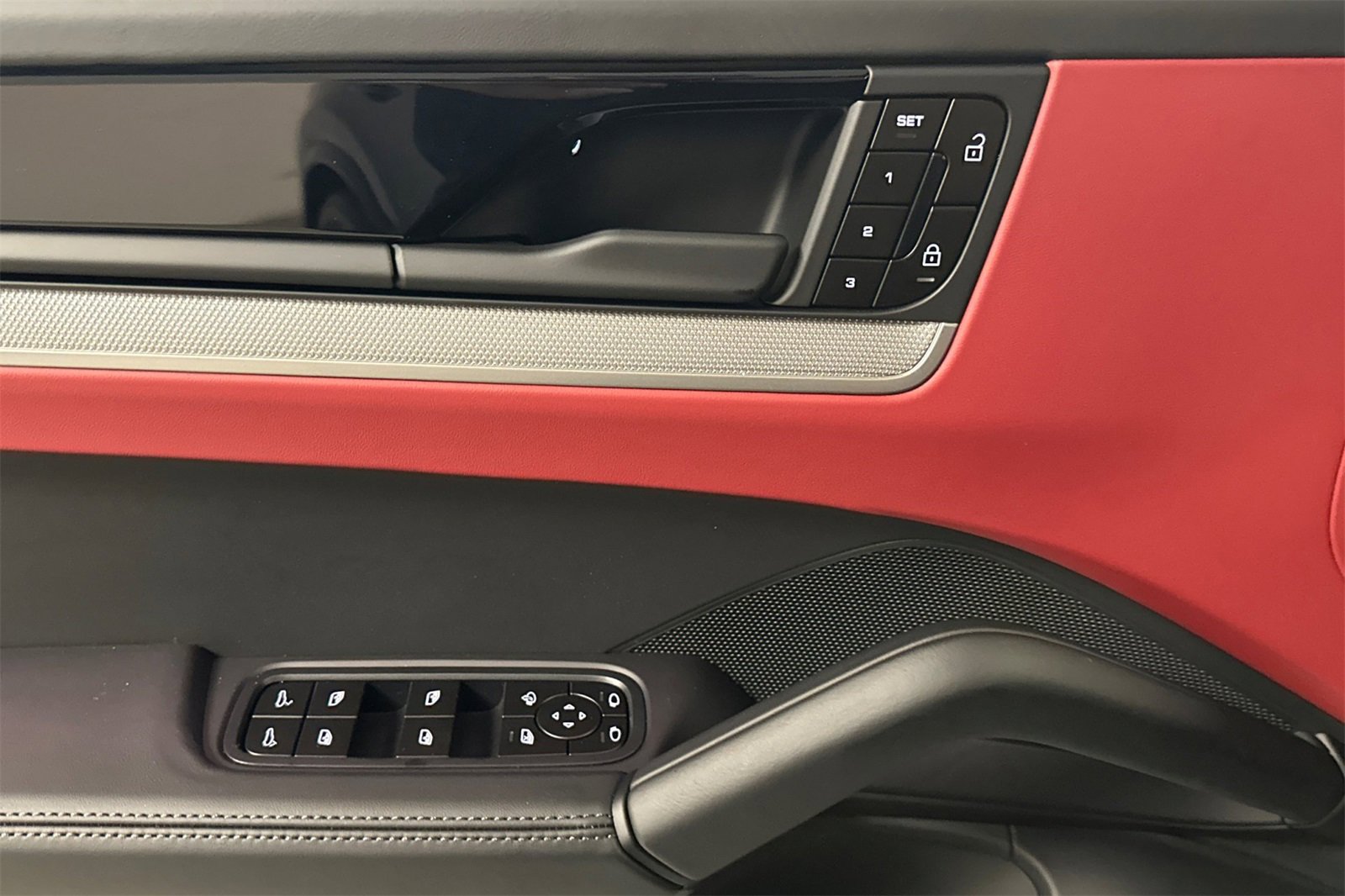 New 2025 Porsche Cayenne Coupe image 13