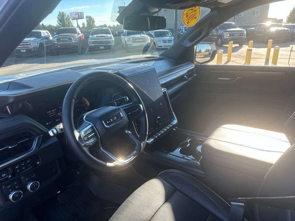 Used 2025 GMC Yukon Elevation AWD/4WD image 13