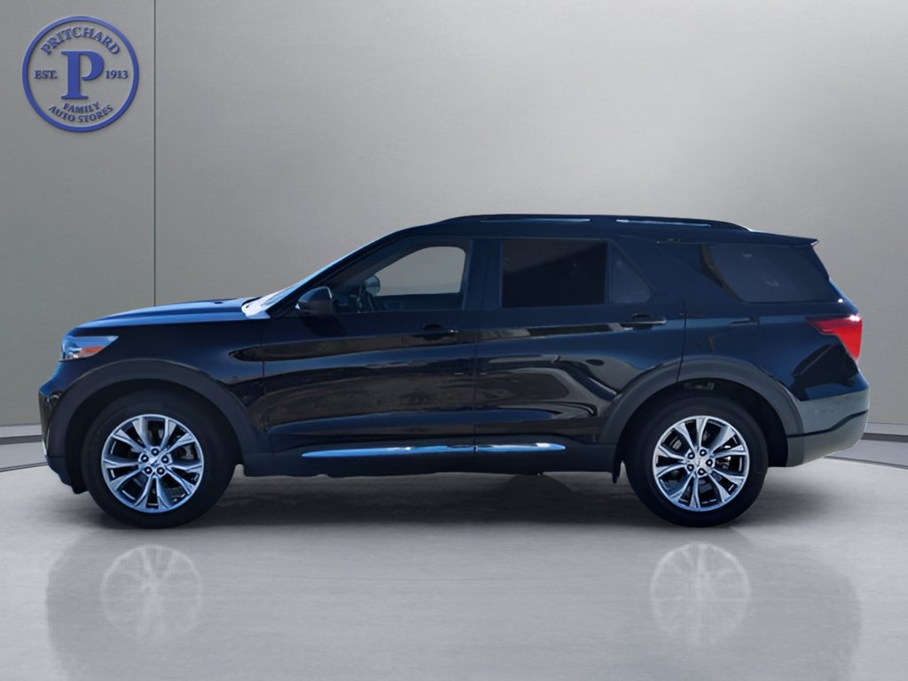 Used 2024 Ford Explorer XLT w/ Equipment Group 202A AWD/4WD image 4