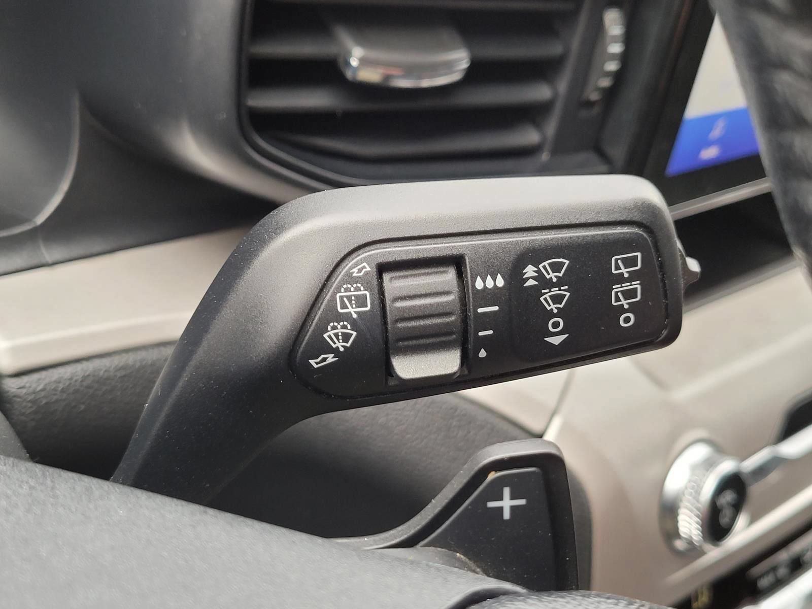 Used 2020 Ford Explorer XLT RWD image 35