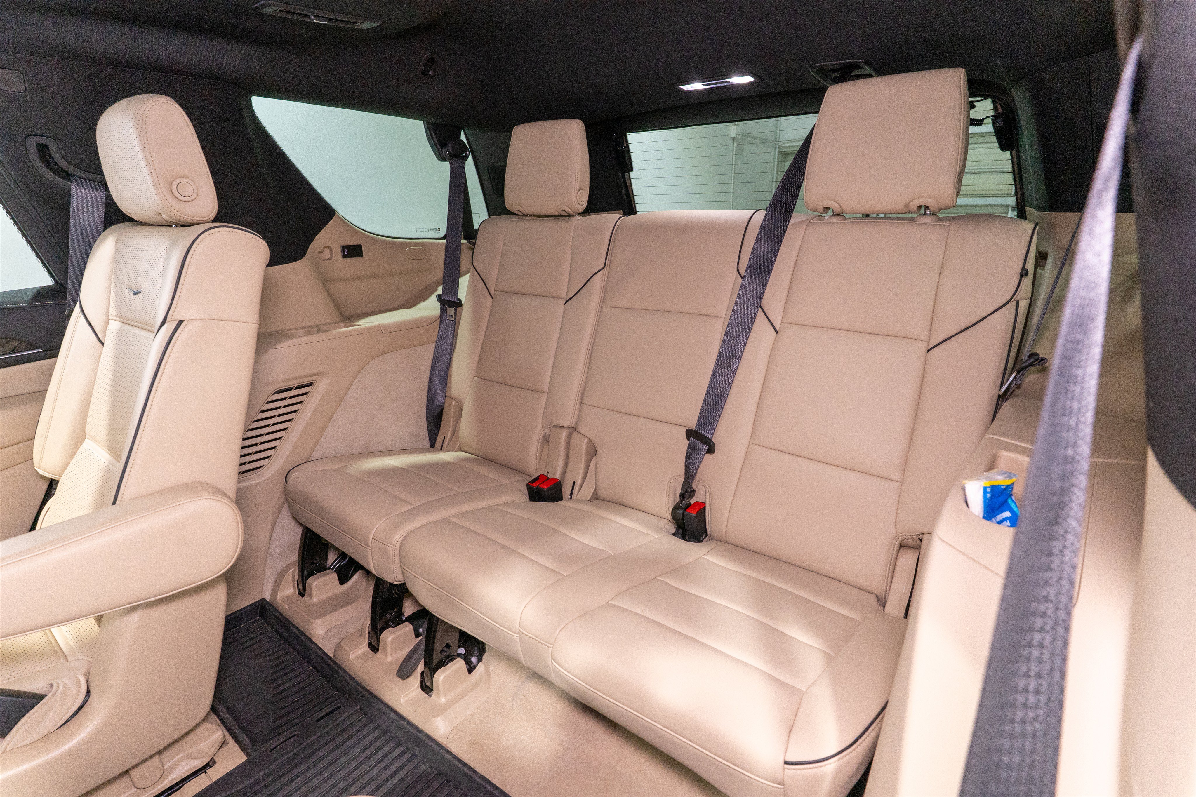 Used 2024 Cadillac Escalade Premium Luxury w/ Performance Package AWD/4WD image 39