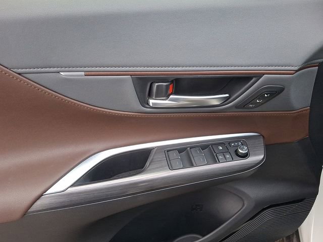 Used 2021 Toyota Venza XLE w/ Softex Package image 12