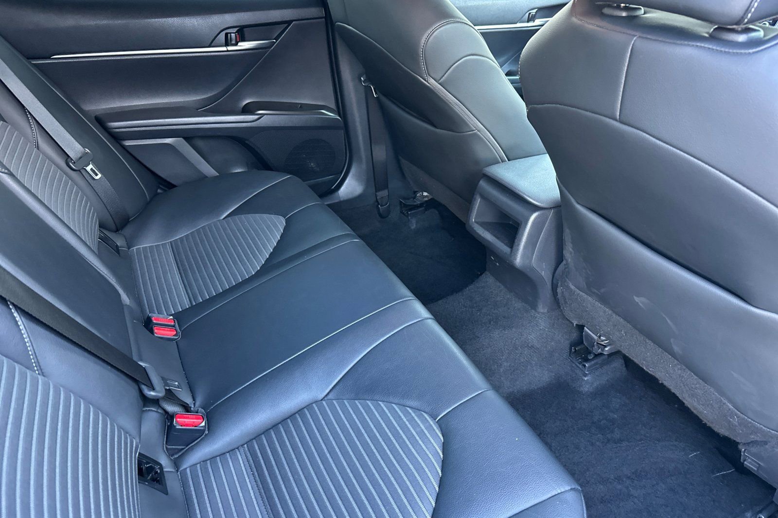 Used 2023 Toyota Camry SE image 17