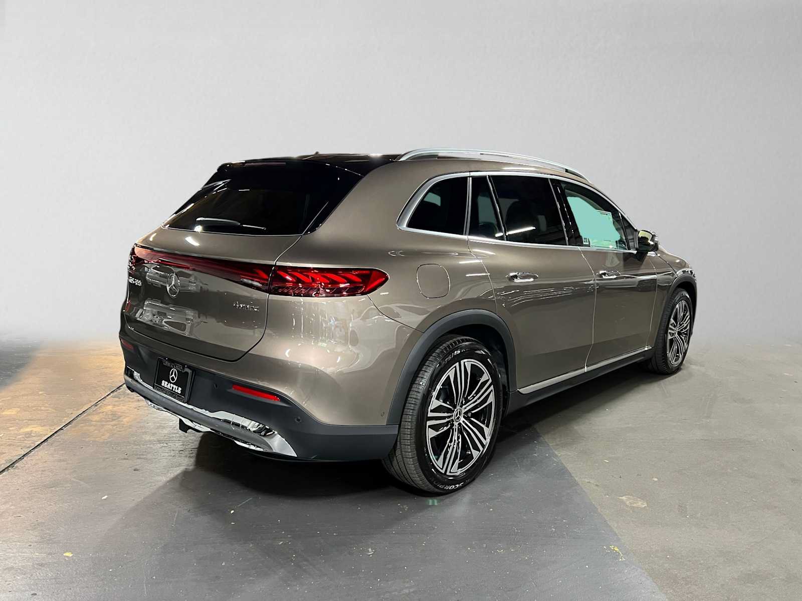 New 2026 Mercedes-Benz EQS 400 4MATIC SUV image 3