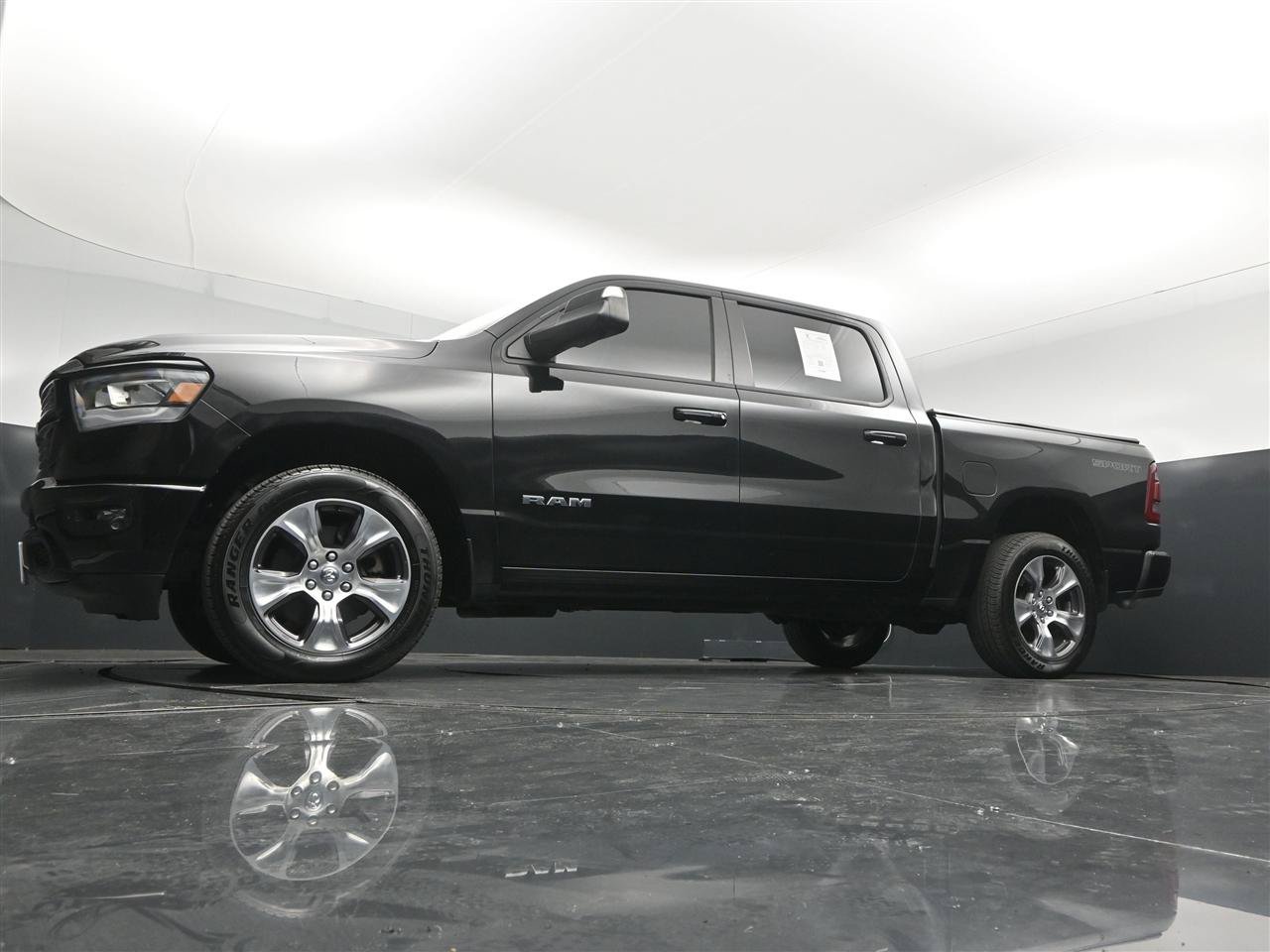 Used 2023 RAM 1500 Laramie AWD/4WD image 28