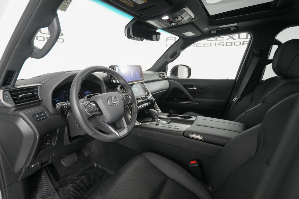 Certified 2025 Lexus LX 700h Overtrail AWD/4WD image 10