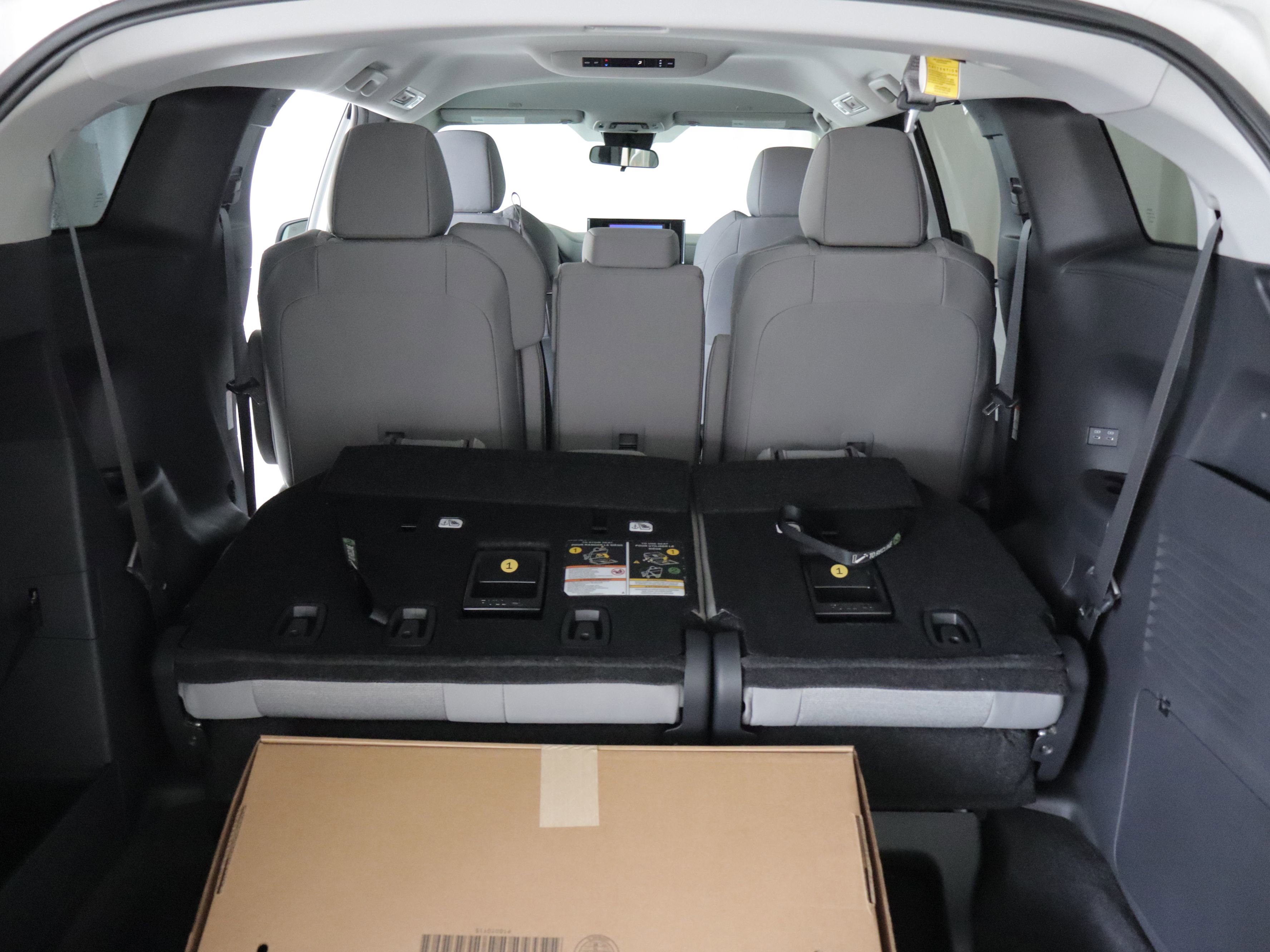 Used 2025 Toyota Sienna LE image 20