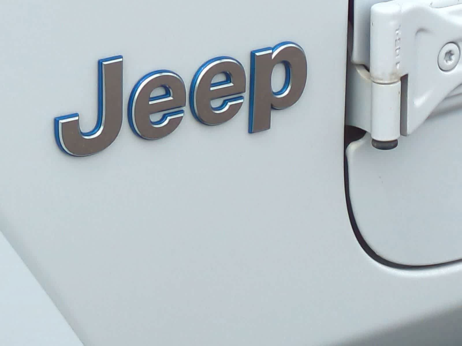 Used 2021 Jeep Wrangler Unlimited Sahara w/ Cold Weather Group AWD/4WD image 12