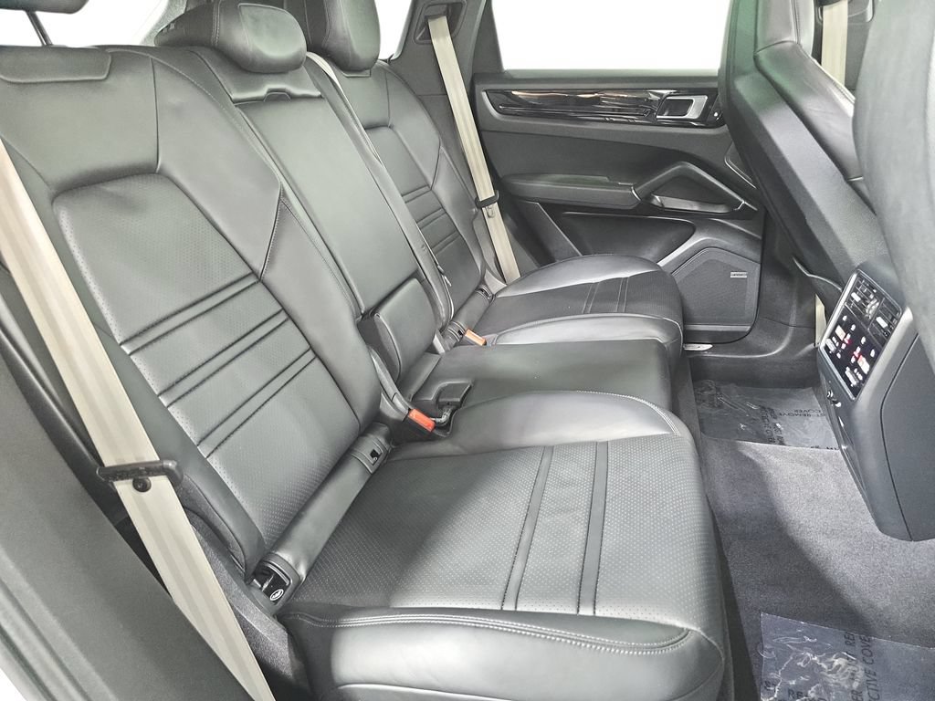 Used 2022 Porsche Cayenne Platinum Edition AWD/4WD image 26