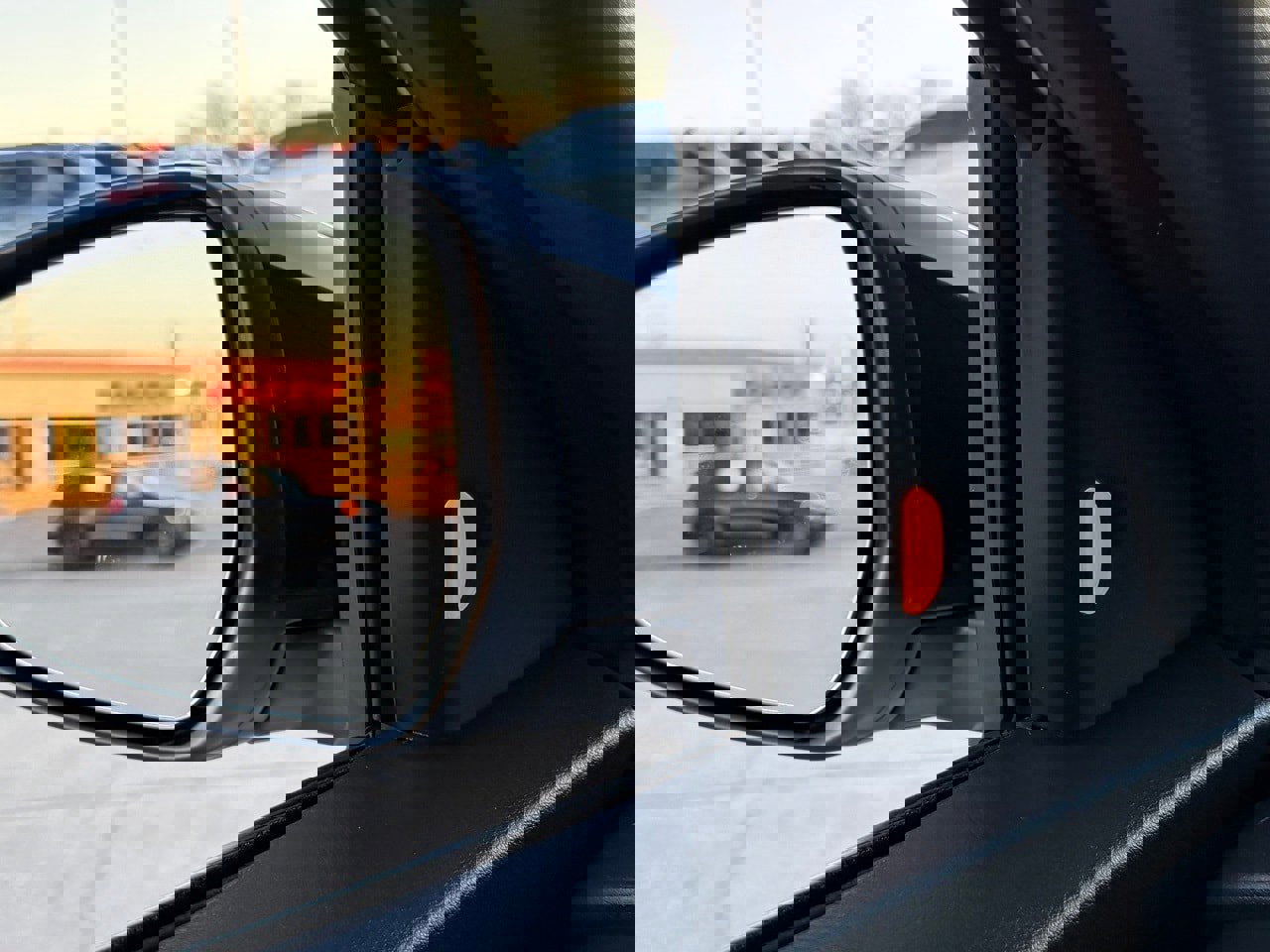 Certified 2023 Nissan Kicks SR w/ Exterior Package image 13