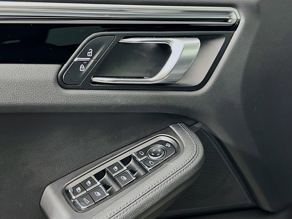 Certified 2023 Porsche Macan image 19