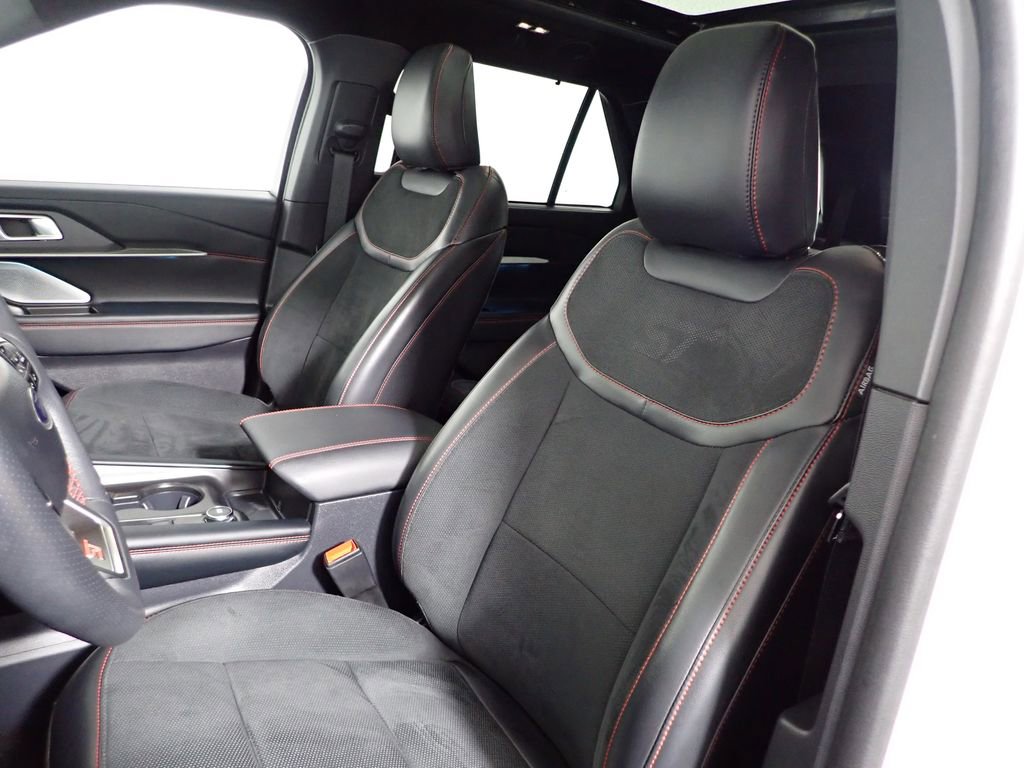 Used 2025 Ford Explorer ST image 26