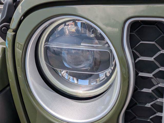 Certified 2022 Jeep Gladiator Overland w/ LED Lighting Group AWD/4WD image 7
