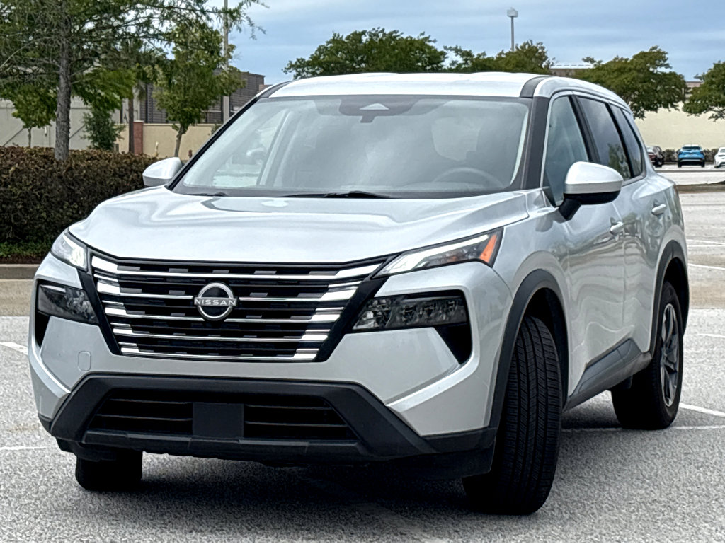 Used 2024 Nissan Rogue SV FWD image 3
