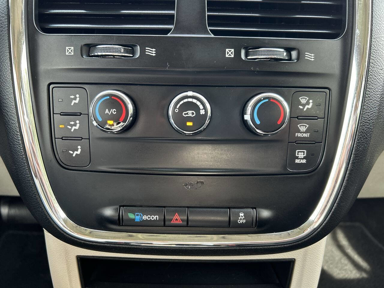 Used 2016 Dodge Grand Caravan American Value Package image 15