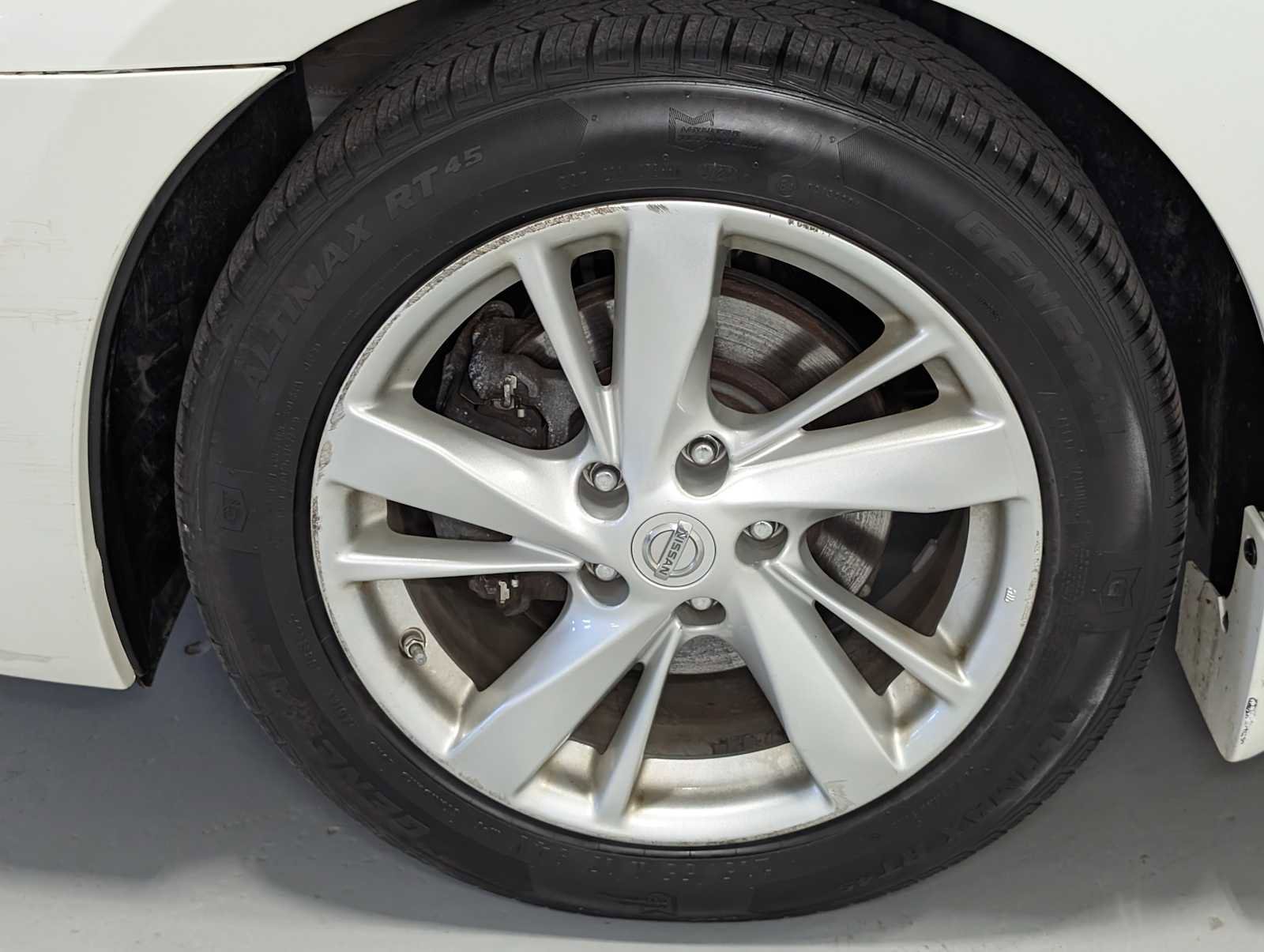 Used 2015 Nissan Altima 2.5 SV w/ Convenience Package FWD image 3