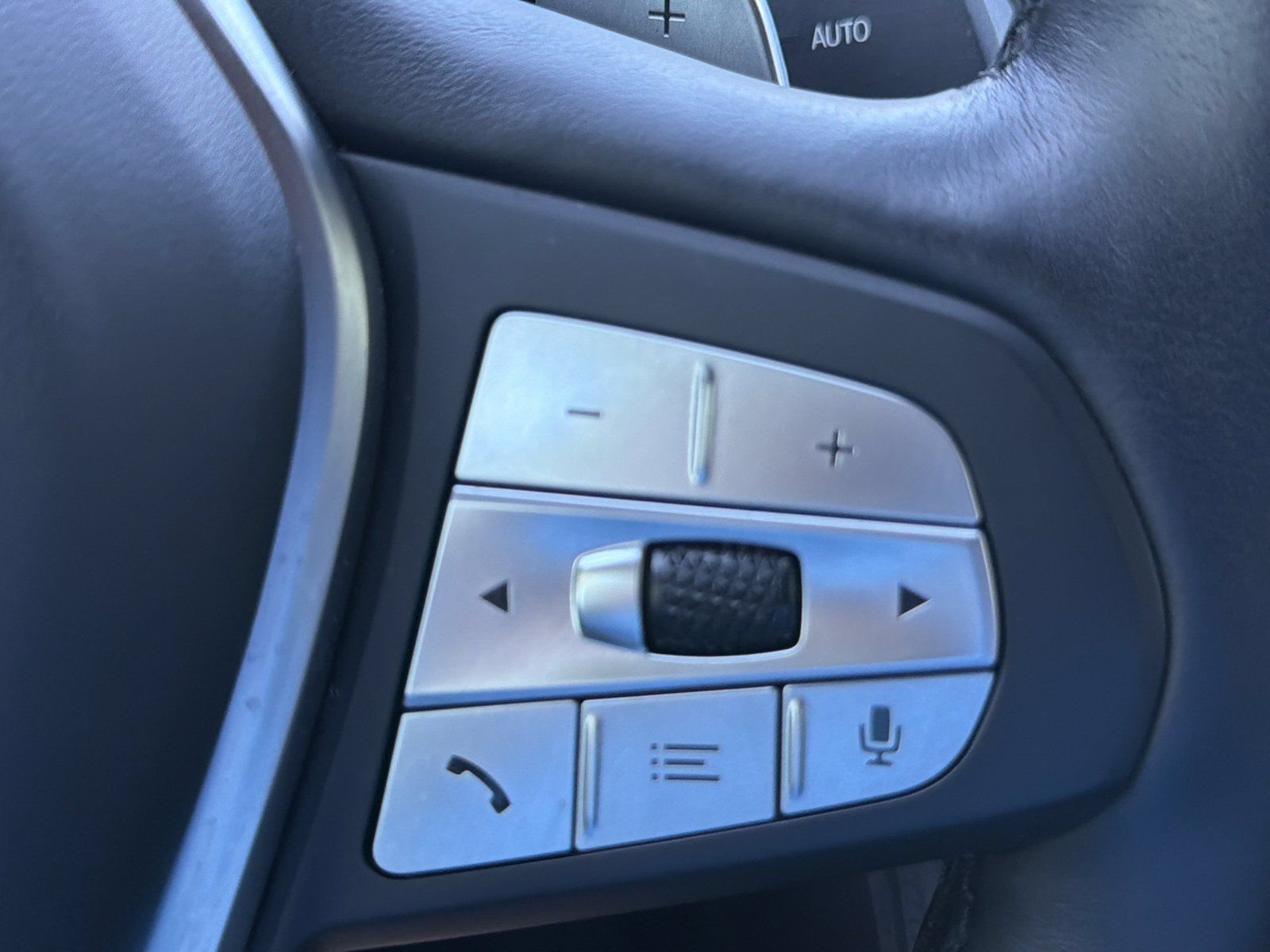 Certified 2025 BMW X4 xDrive30i AWD/4WD image 31