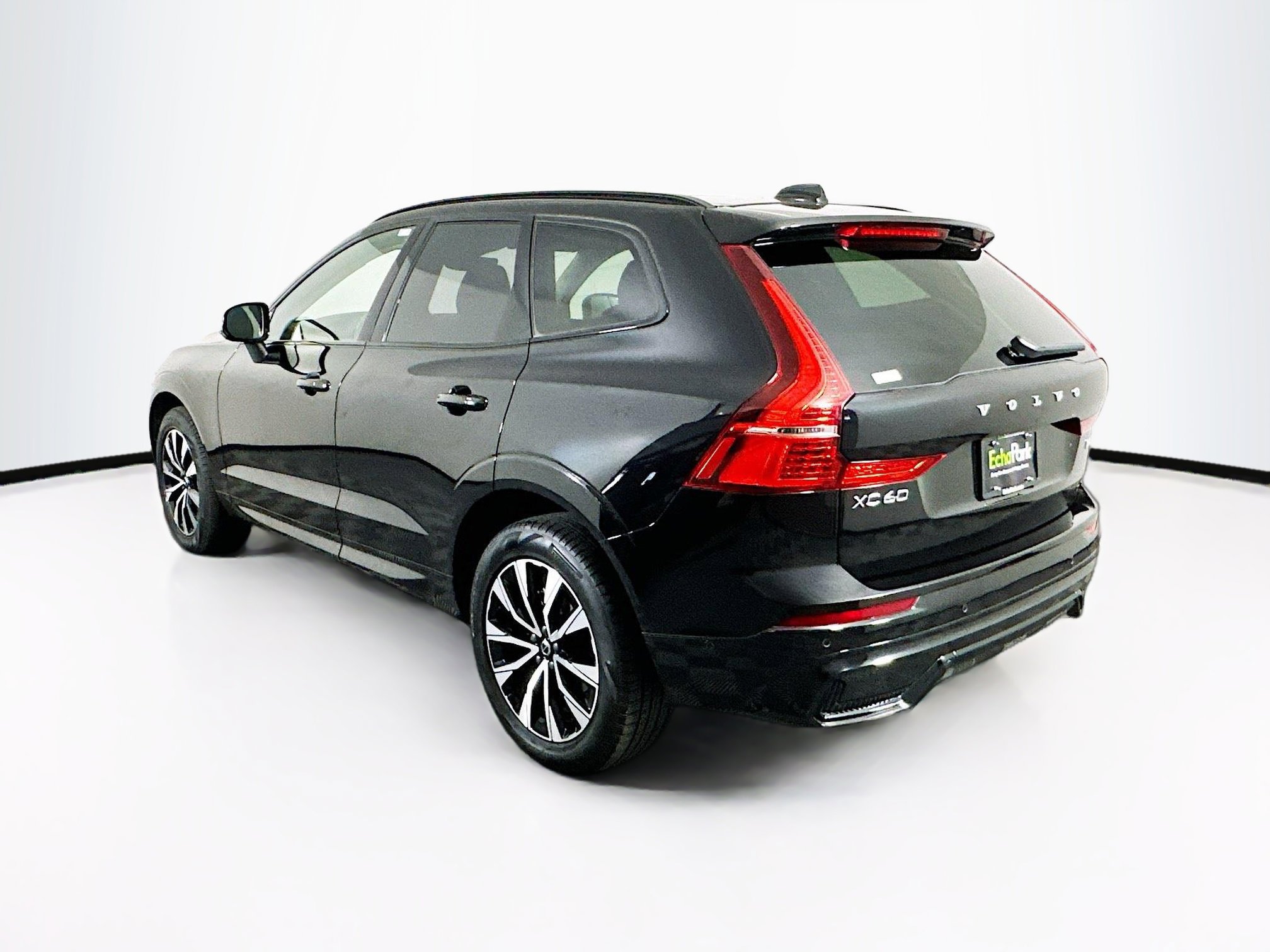 Used 2025 Volvo XC60 B5 Plus image 5