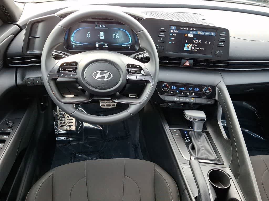 Certified 2025 Hyundai Elantra Sport image 10