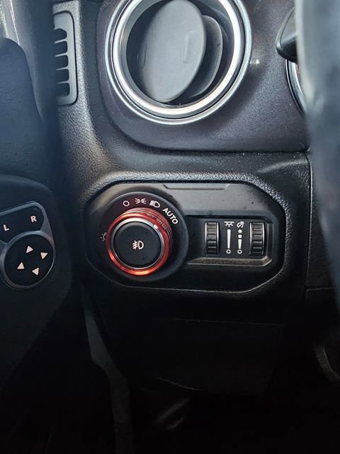 Used 2021 Jeep Wrangler Unlimited Sahara AWD/4WD image 30