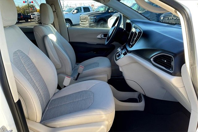 Used 2017 Chrysler Pacifica Touring Plus image 7