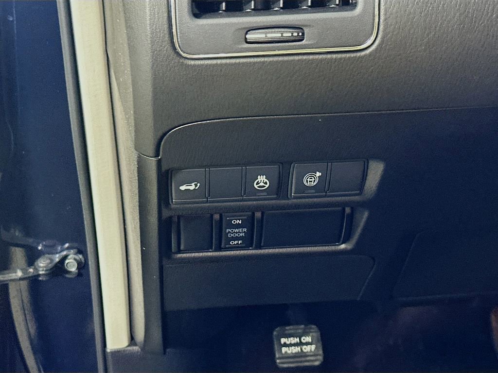 Used 2022 Nissan Armada Platinum w/ Captain's Chairs Package image 23