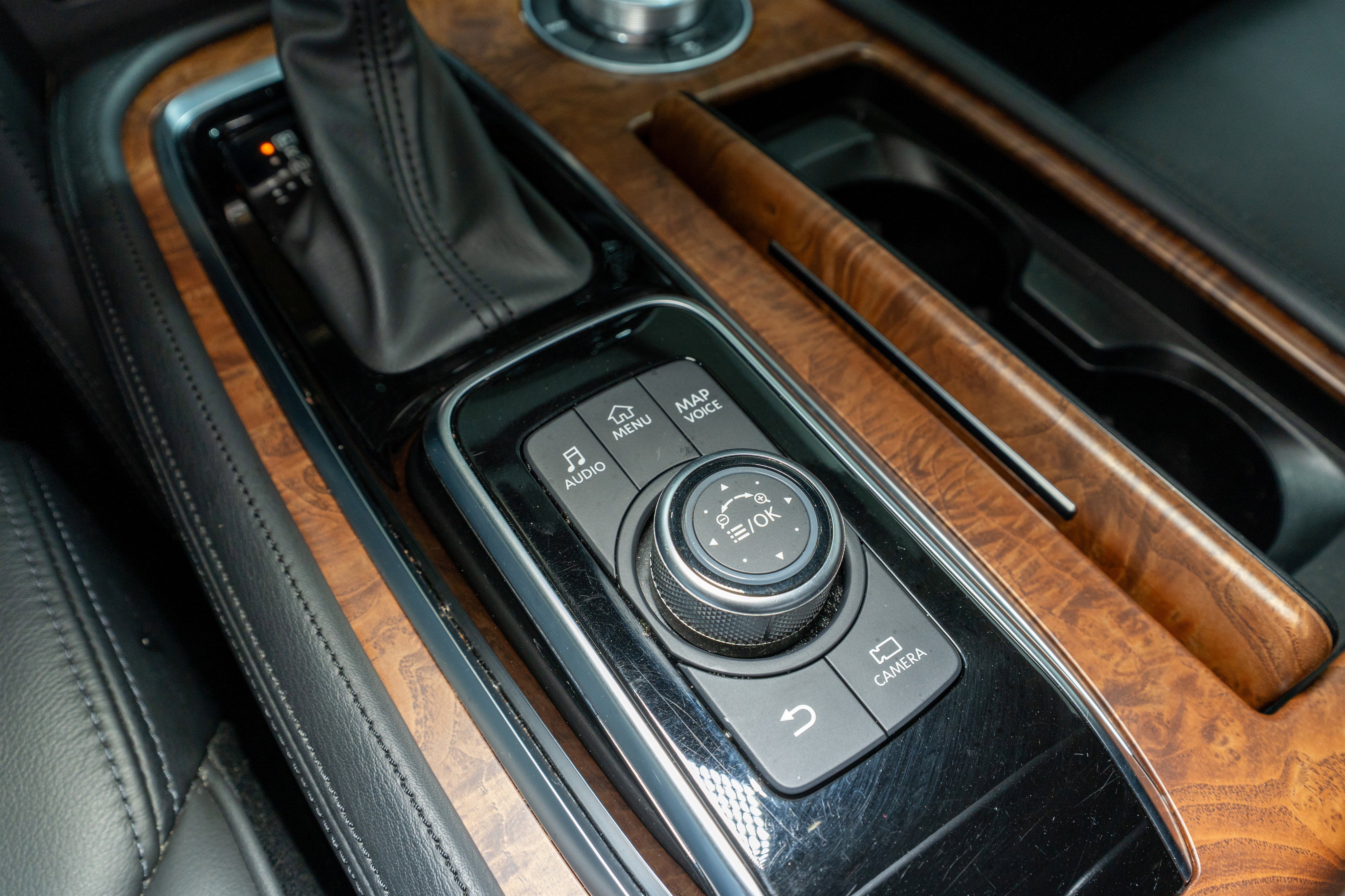 Used 2024 Nissan Armada SL w/ Captain's Chairs Package image 25