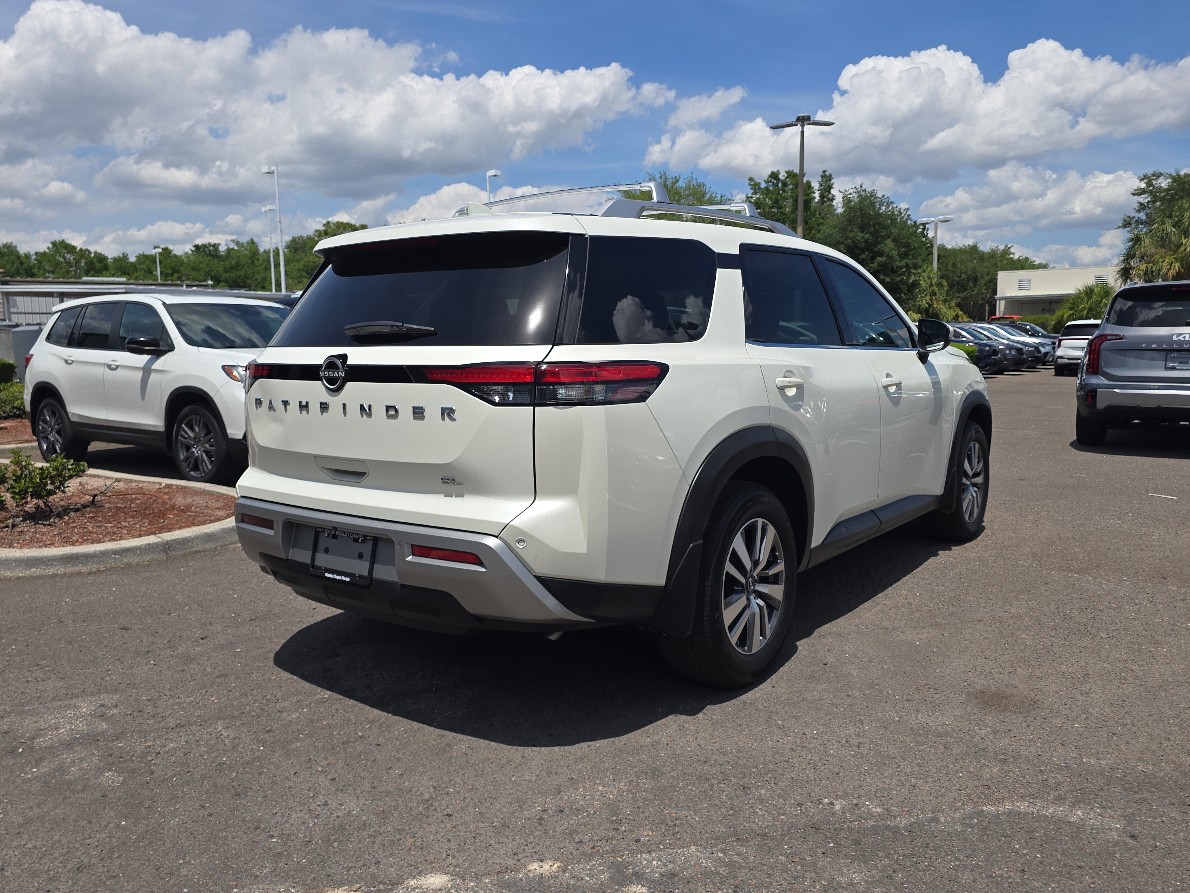 Used 2022 Nissan Pathfinder SL FWD image 8