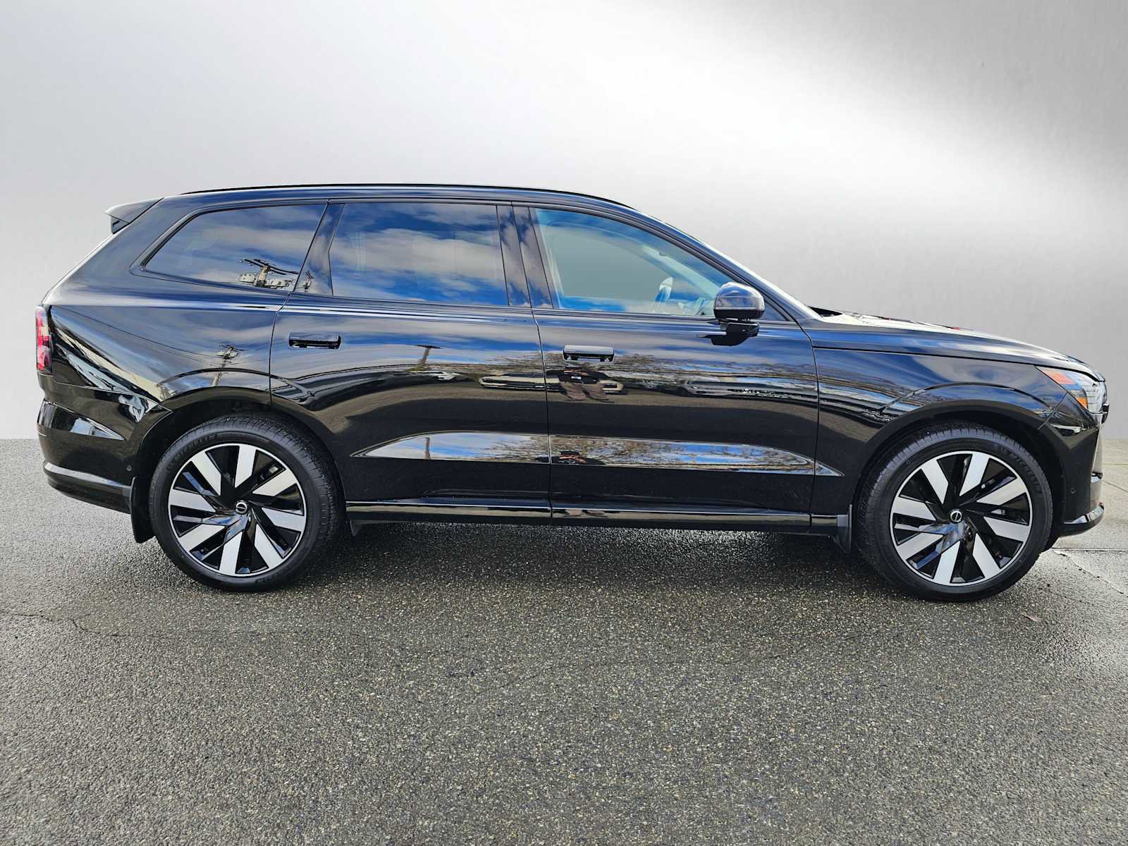 Used 2025 Volvo EX90 Ultra image 2