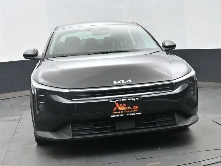 Used 2025 Kia K4 FWD image 3