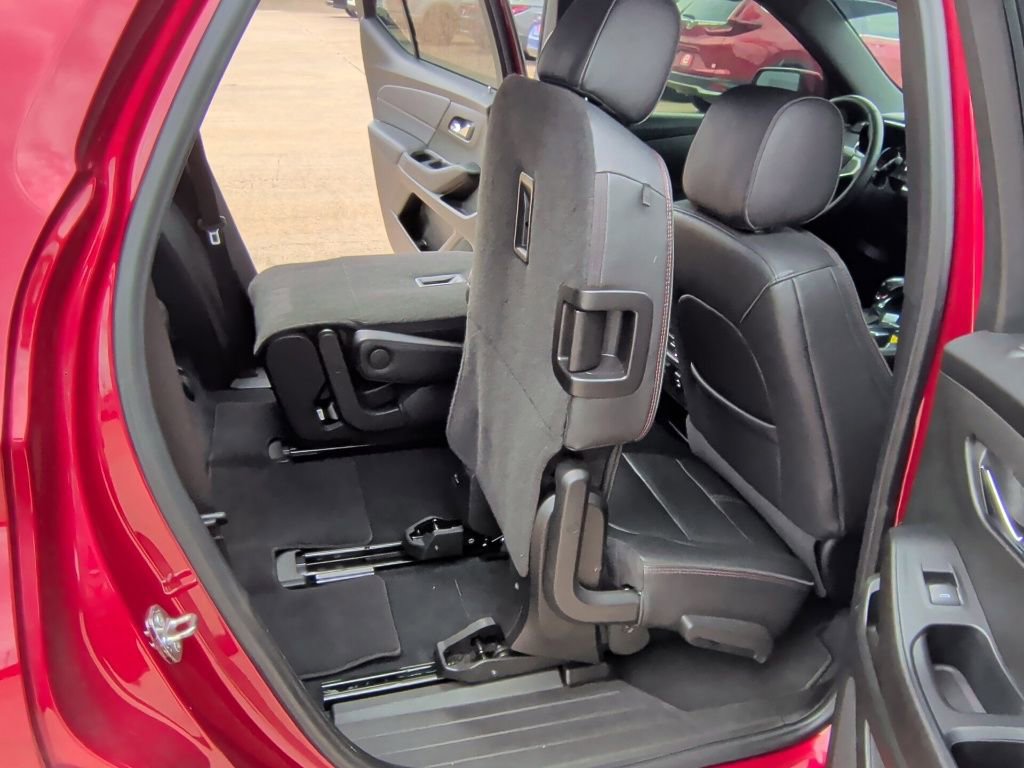 Used 2022 Chevrolet Traverse RS image 37