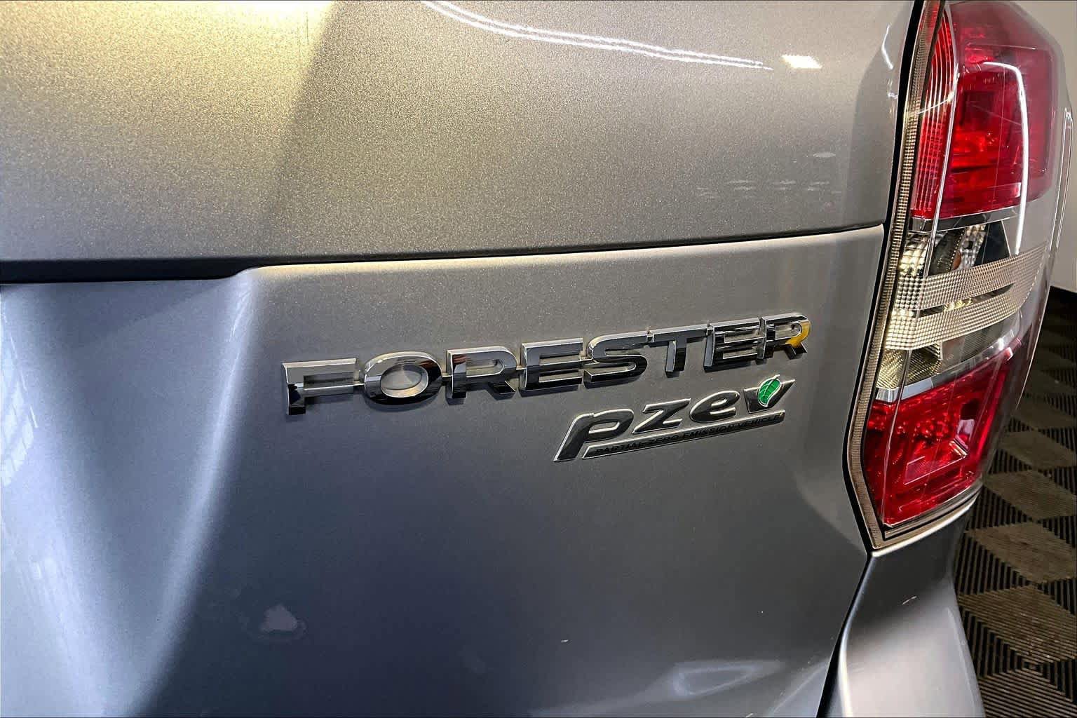Used 2016 Subaru Forester 2.5i Limited AWD/4WD image 10