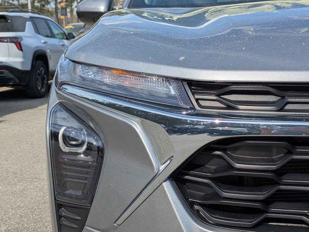 Used 2025 Chevrolet Trax LS w/ LS Convenience Package image 10