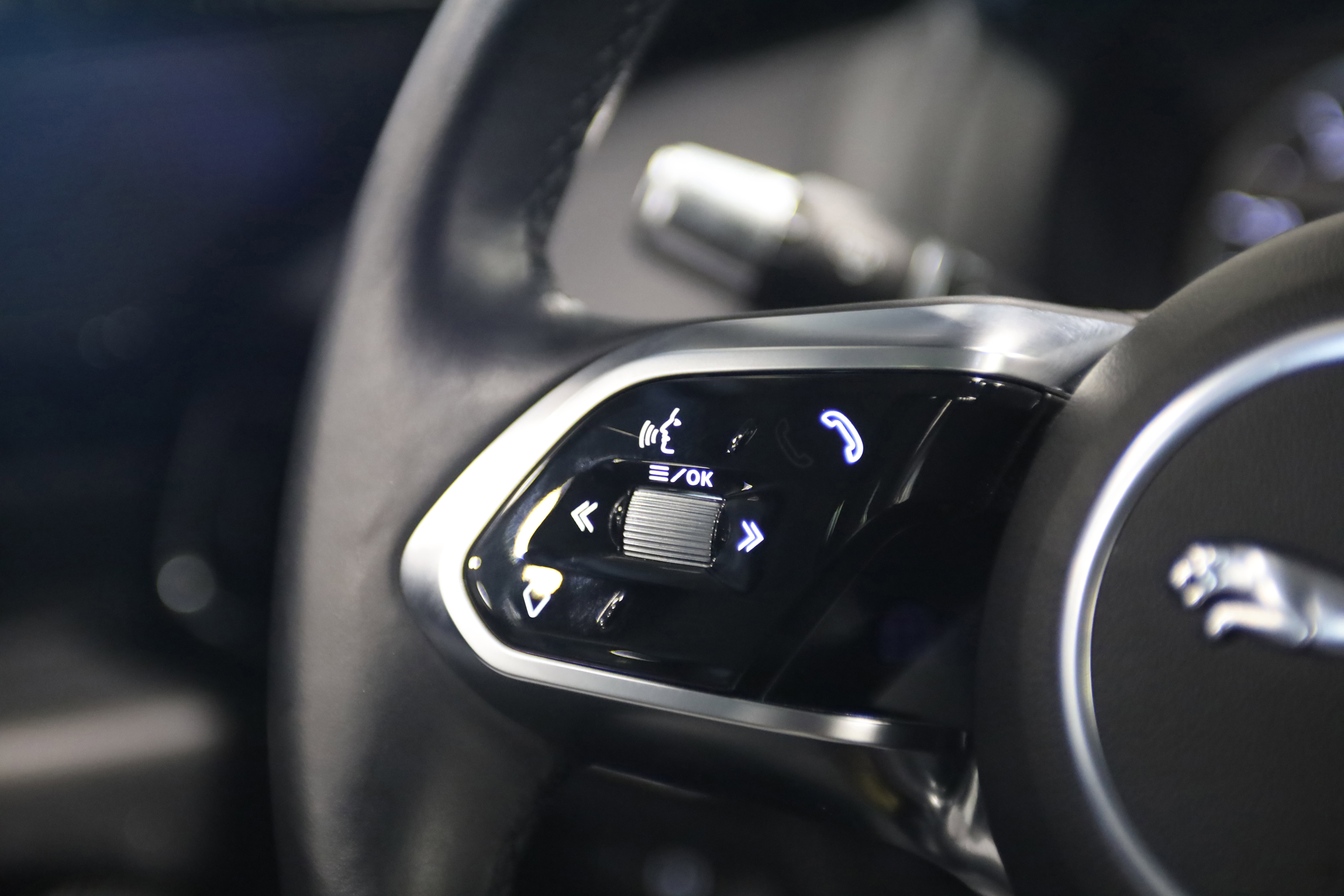 Used 2020 Jaguar XE S image 21