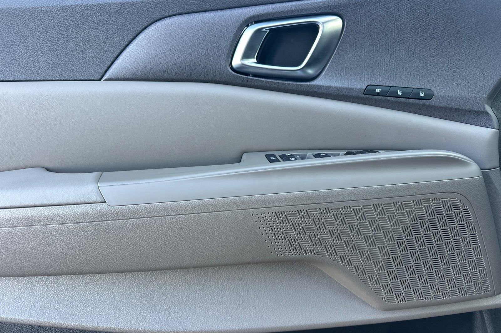 Certified 2026 Kia Carnival EX image 12