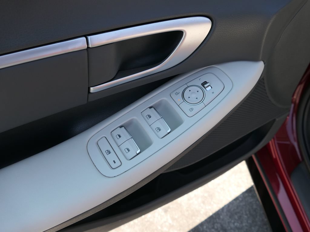 Certified 2025 Hyundai Sonata SEL FWD image 14